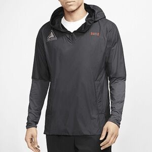 Nike FOOTBALL 🏈 Men’s Medium hoodie.
